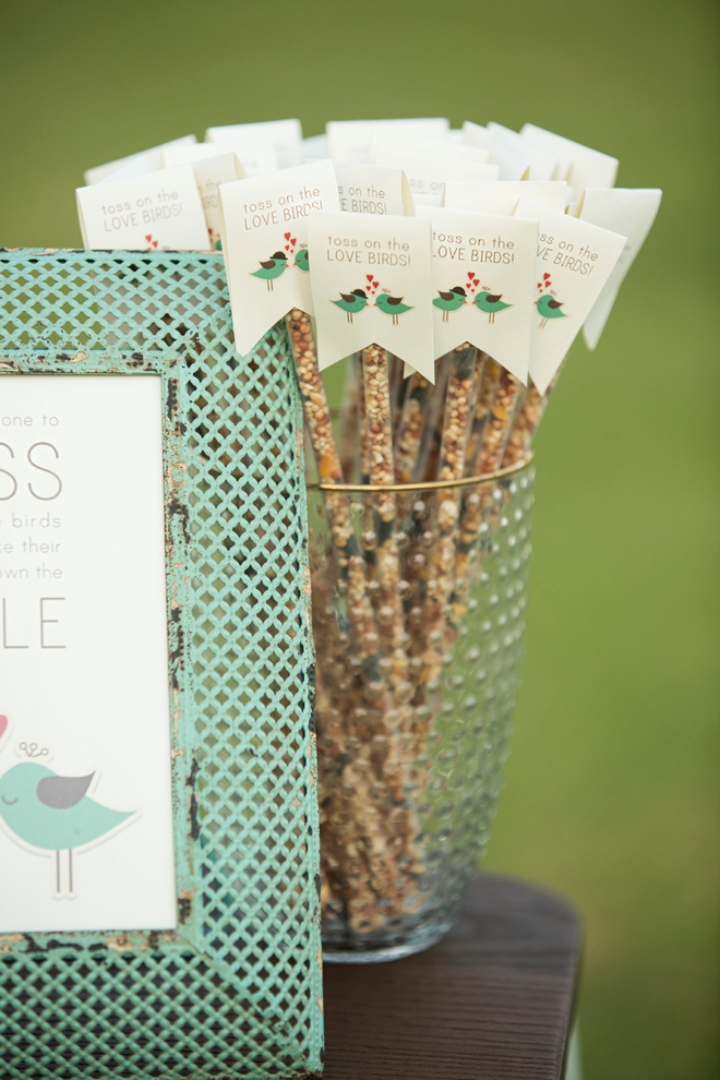 This is the most darling idea for a bird seed toss at your wedding ceremony, with free printables!