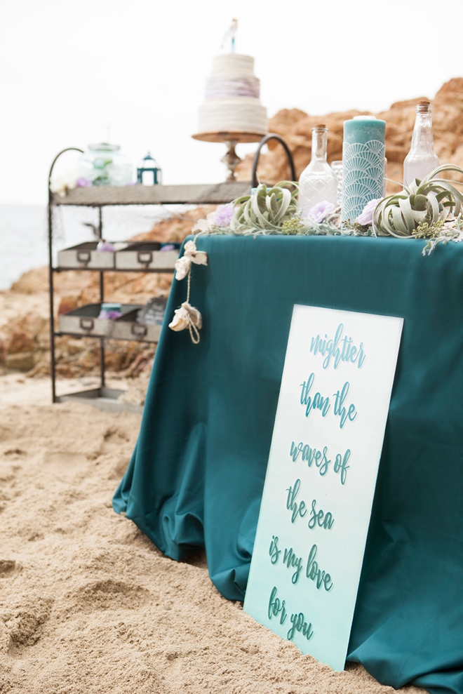 Make your own gorgeous acrylic and foil wedding sign using our FREE cut file!