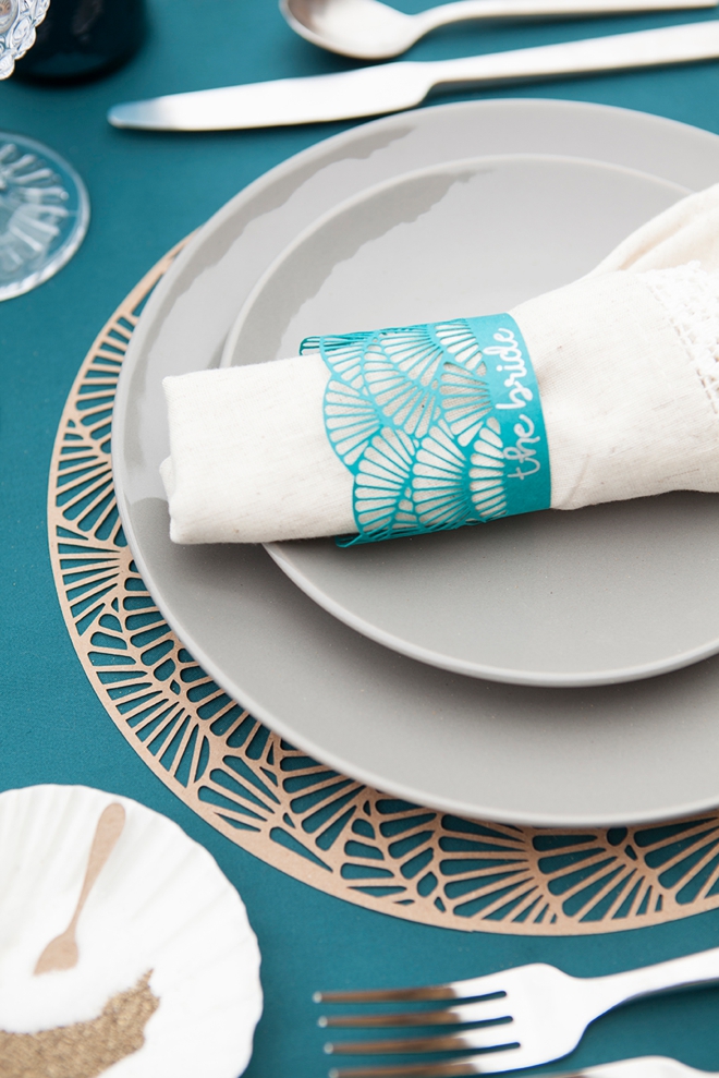 Use your Cricut Explore to make this darling scallop charger and napkin ring set, perfect for weddings!