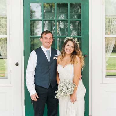 We're in LOVE with this stunning outdoor boho wedding and couple!
