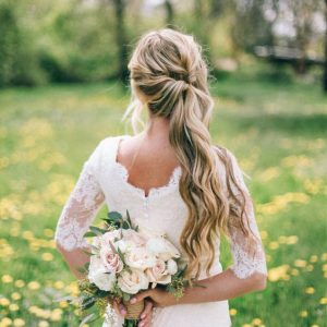 These are the absolute BEST wedding hair tips for wearing a side ponytail style!