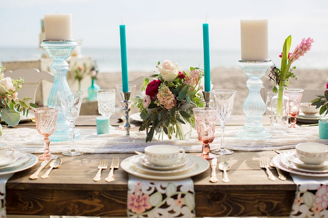 In LOVE with this darling tablescape on the beach at this gorgeous styled shoot!