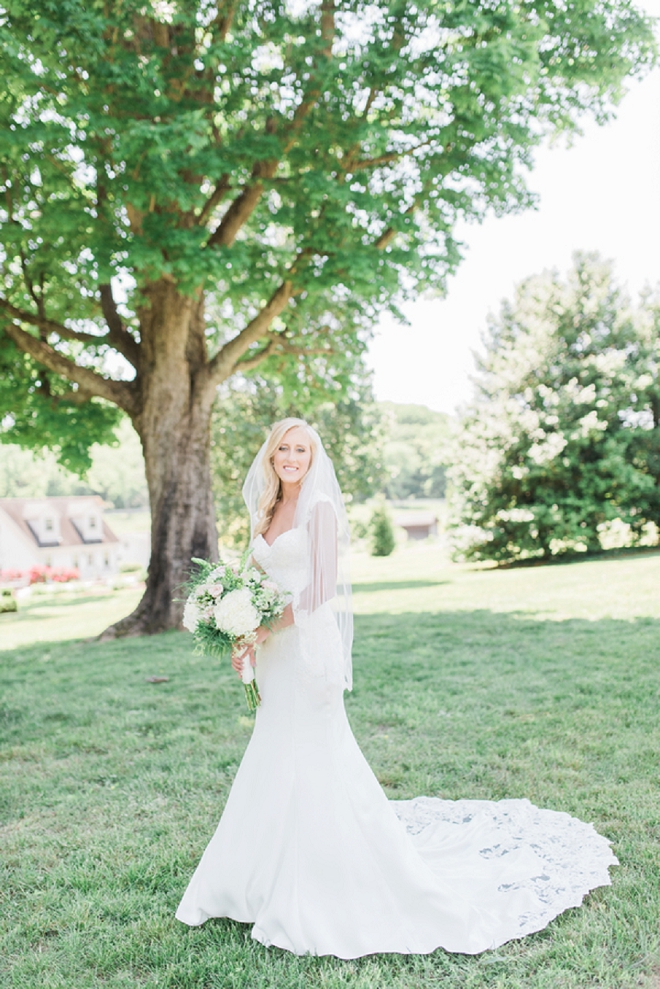 We're in LOVE with this Bride's soft and romantic wedding day style!