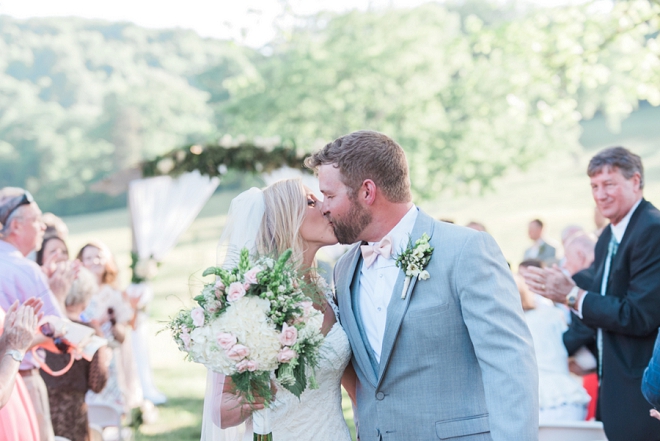 We're crushing on this gorgeous outdoor plantation wedding!