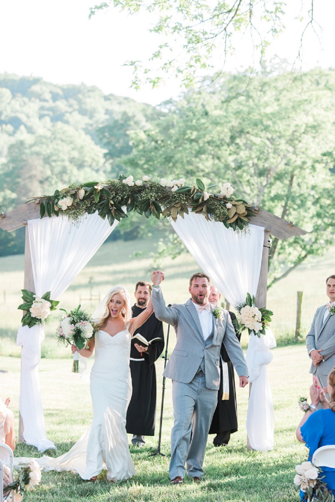 We're crushing on this gorgeous outdoor plantation wedding!