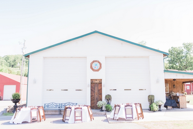 We love this intimate outdoor reception at this couple's Nashville wedding!