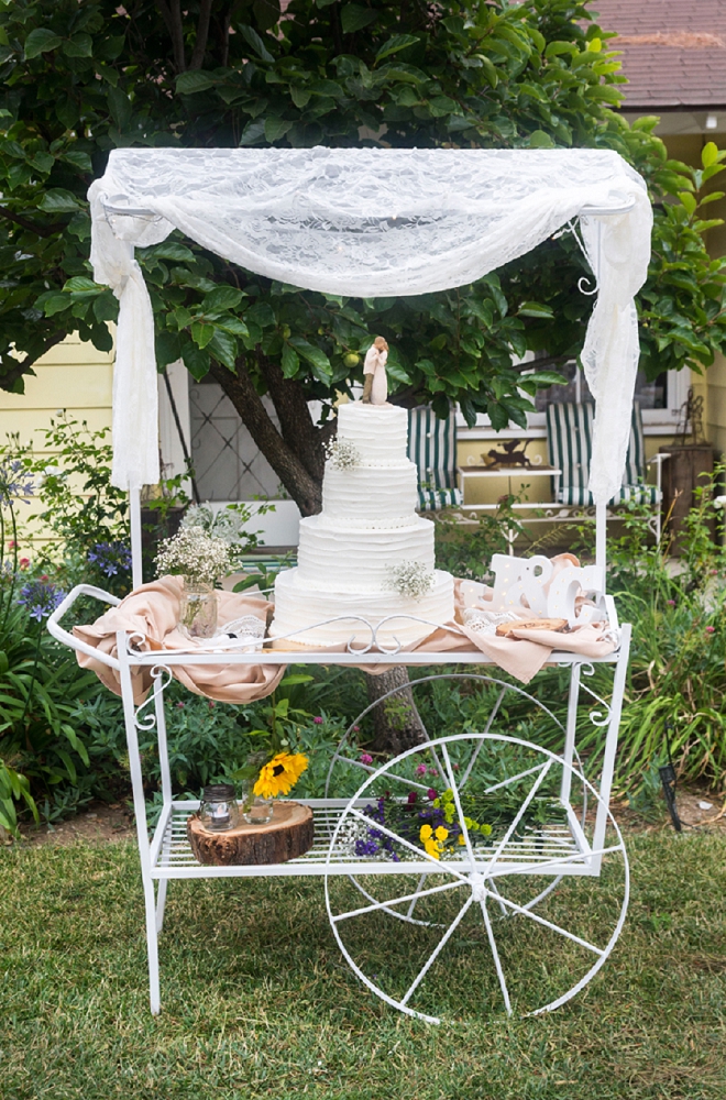 We love this vintage wedding cake cart! So cute!