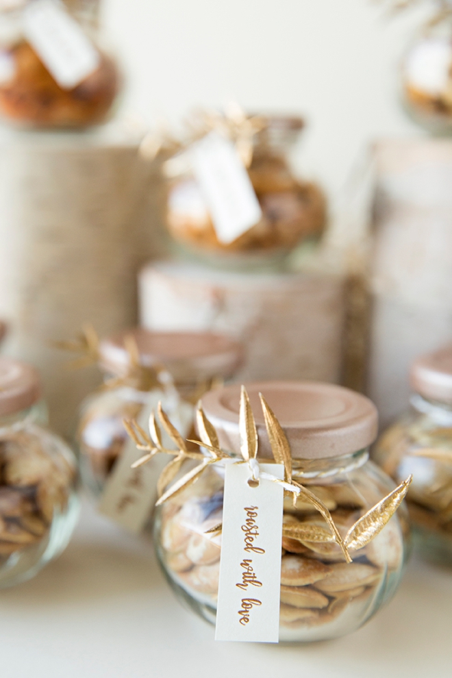 Give homemade roasted pumpkin seeds as your wedding favors!