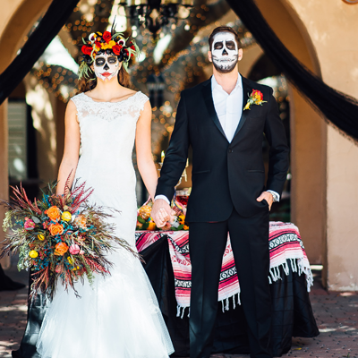 How gorgeous is this styled Day of the Dead wedding?! LOVE!