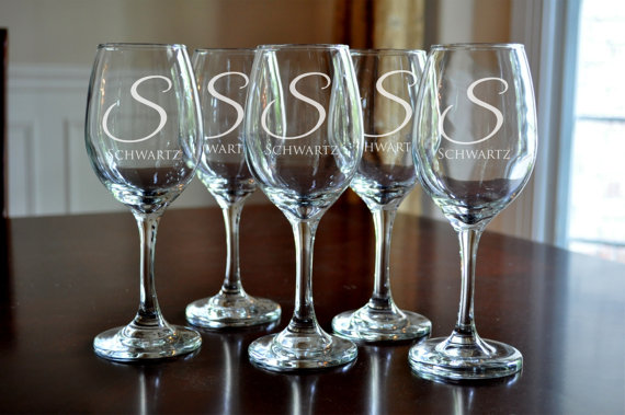 Great monogrammed wine glass set is the perfect Etsy gift idea!
