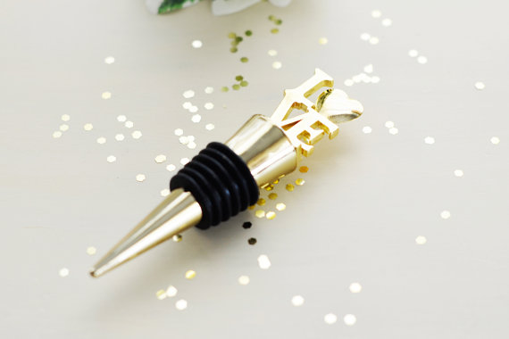 Loving this LOVE wine stopper gift idea on our Etsy round up!