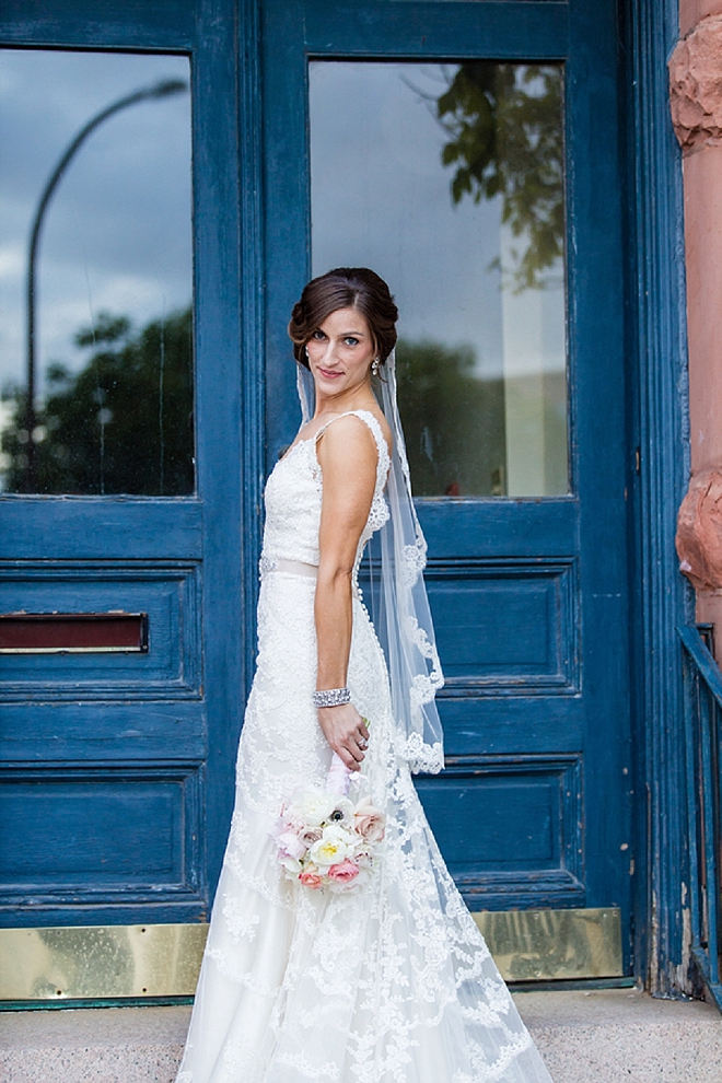 Gorgeous snaps of the stunning Bride before the ceremony!