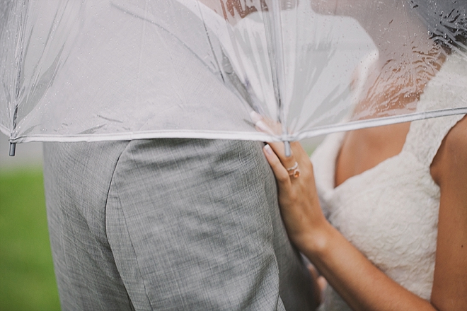How stunning is this rainy lakeside umbrella photo?! We LOVE rainy weddings!