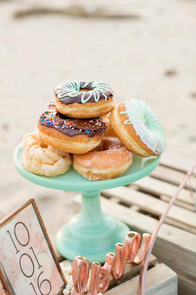 We love these darling details at this champagne beach engagement!