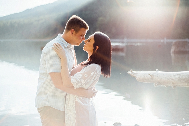 We're crushing on this darling lake side engagement session!