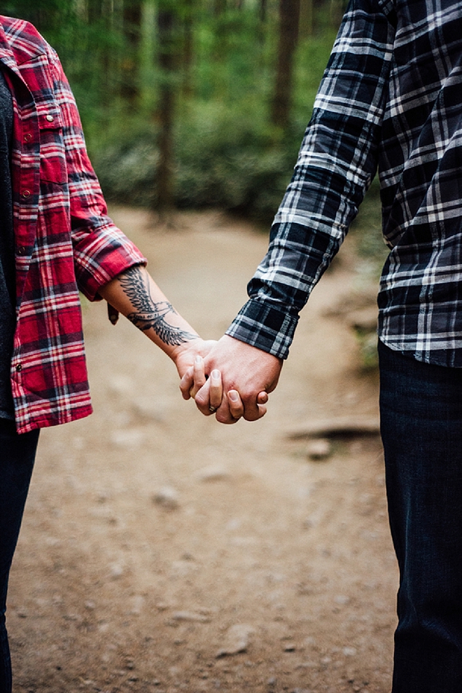 We're crushing on this darling lake side engagement session!