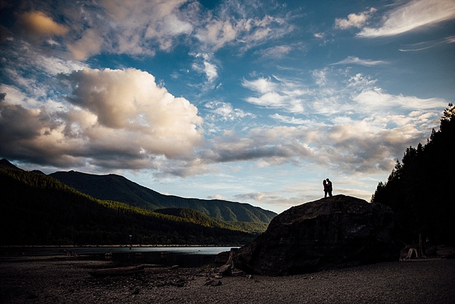 We're crushing on this darling lake side engagement session!