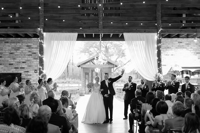 We are in LOVE with this stunning barn ceremony!
