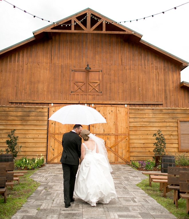 We're swooning over this rustic and romantic affair!