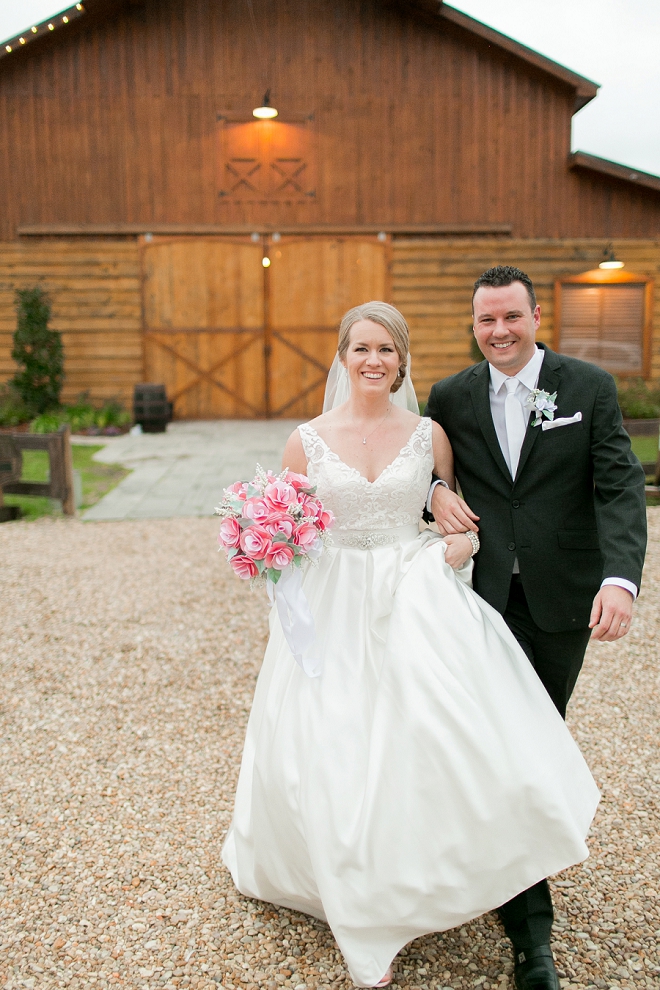 We're swooning over this rustic and romantic affair!