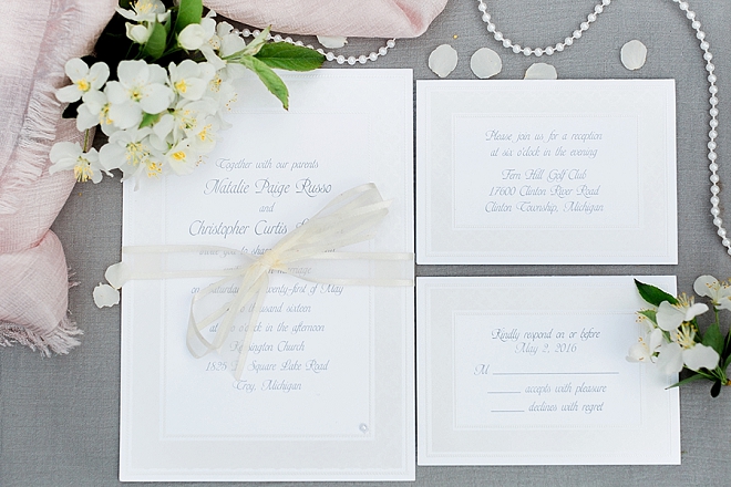 How gorgeous is this couple's invitation suite?!