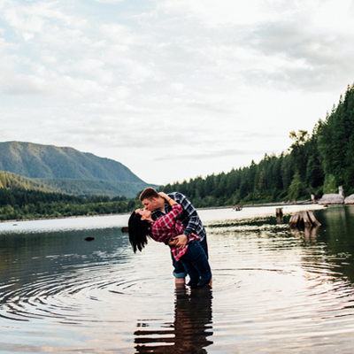 We're crushing on this super sweet lake engagement session!