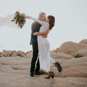 We're in LOVE with this desert engagement session!