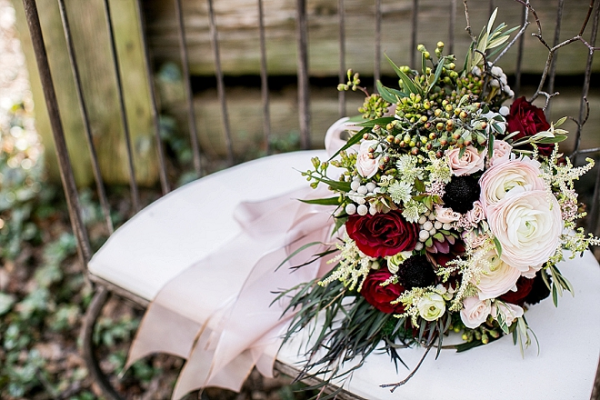 We're crushing on this Bride's stunning bouquet at this styled wedding!
