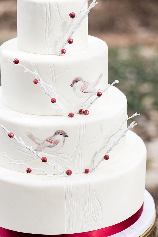 How darling is this snow white themed wedding cake?! LOVE!