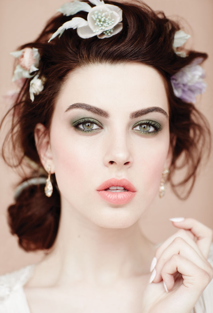 Green bridal makeup