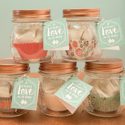 You HAVE To See This 2-Cupcake Mix Favor Jar!
