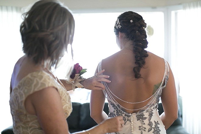 We love this DIY'd back necklace perfect on this Bride!