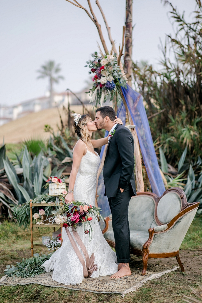 We're loving this styled wedding at the beach!