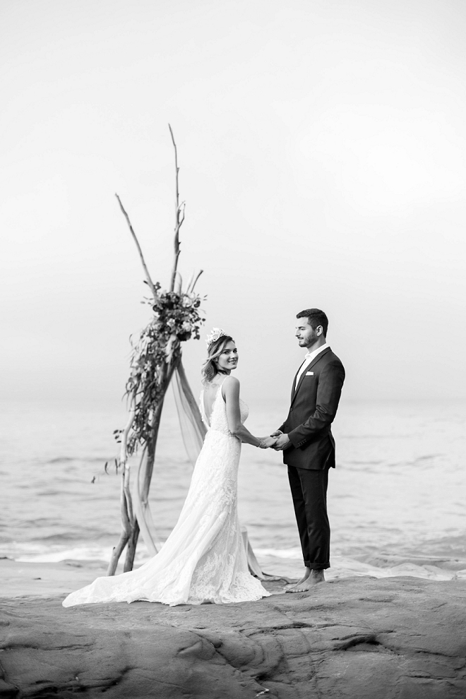 How gorgeous is this styled beach wedding for a ceremony!