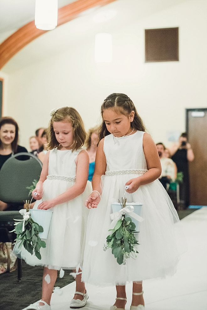 Look at how cute these flower girls are?! Adorable!