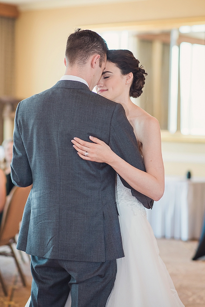 Swooning over this couple and their super sweet first dance!