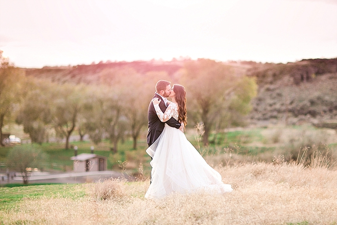 Have you ever seen a more gorgeous sunset styled anniversary shoot?! LOVE!