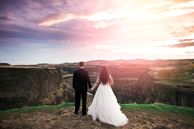 Have you ever seen a more gorgeous sunset styled anniversary shoot?! LOVE!