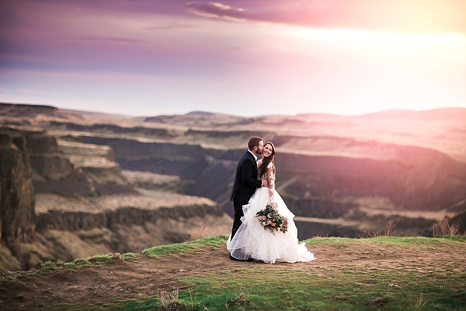 Have you ever seen a more gorgeous sunset styled anniversary shoot?! LOVE!