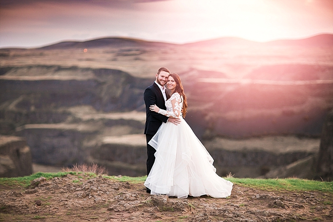 Have you ever seen a more gorgeous sunset styled anniversary shoot?! LOVE!