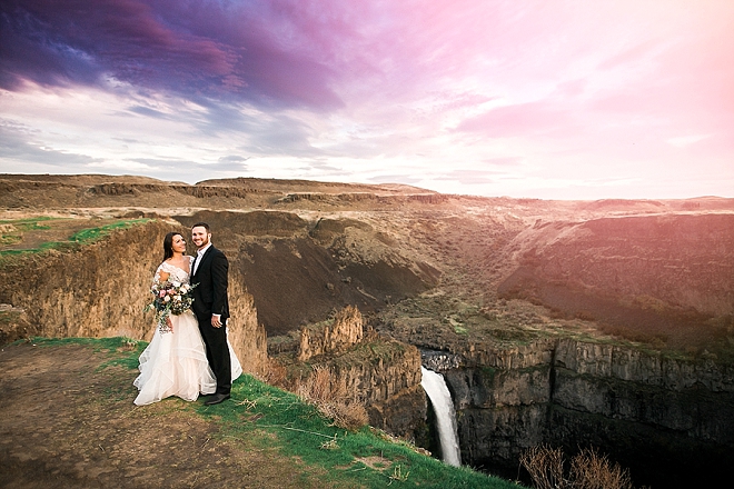 Have you ever seen a more gorgeous sunset styled anniversary shoot?! LOVE!