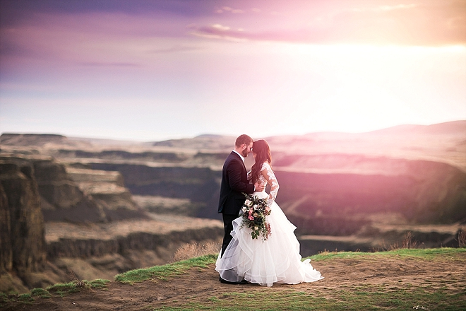 Have you ever seen a more gorgeous sunset styled anniversary shoot?! LOVE!