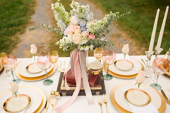 We can't get over this tablescape filled with gorgeous blush and gold details!