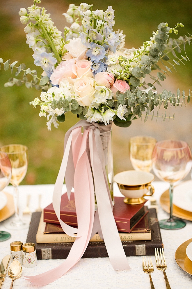 Loving this giant blush floral centerpiece! So stunning!