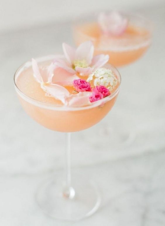 Love this darling peachy pink cocktails for your big day!