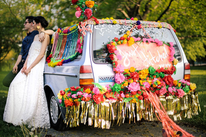 15 Awesome Ideas To Embellish Your Wedding Getaway Car