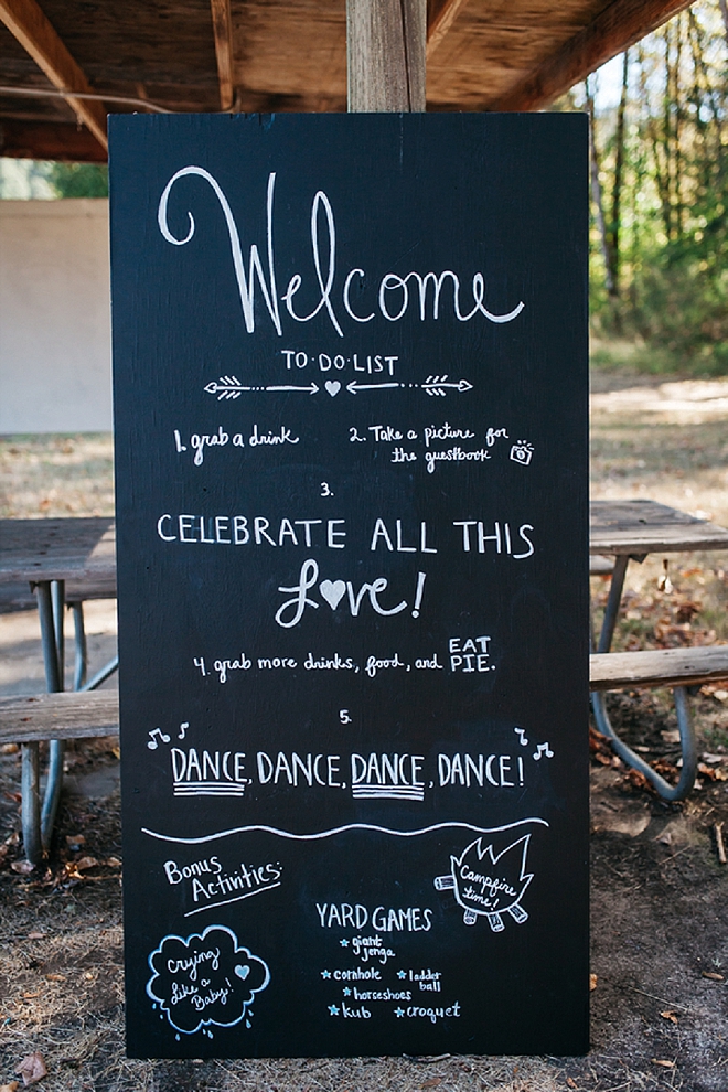 We love the wedding signage that the Bride hand lettered herself!
