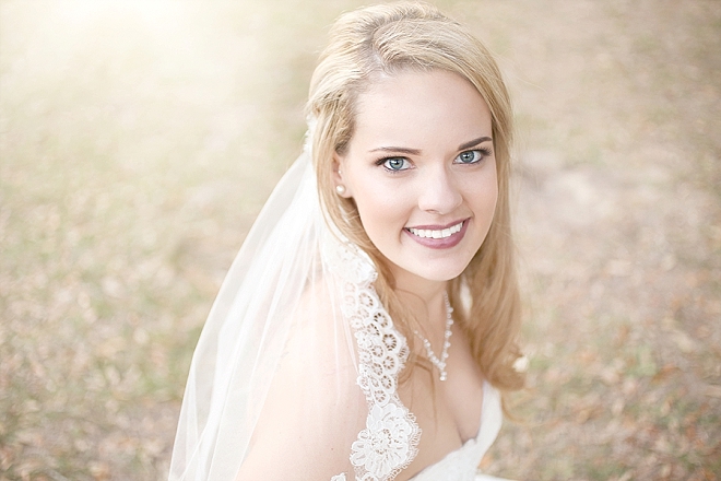 We love this Bride's stunning wedding day style!