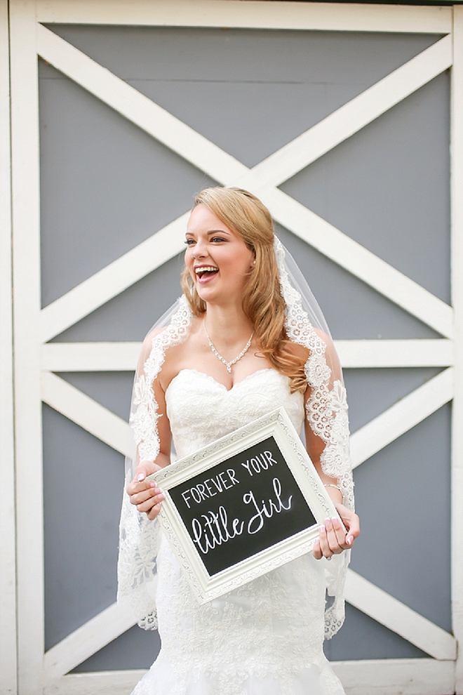We're in LOVE with this darling photo idea for your parents on your wedding day! LOVE!