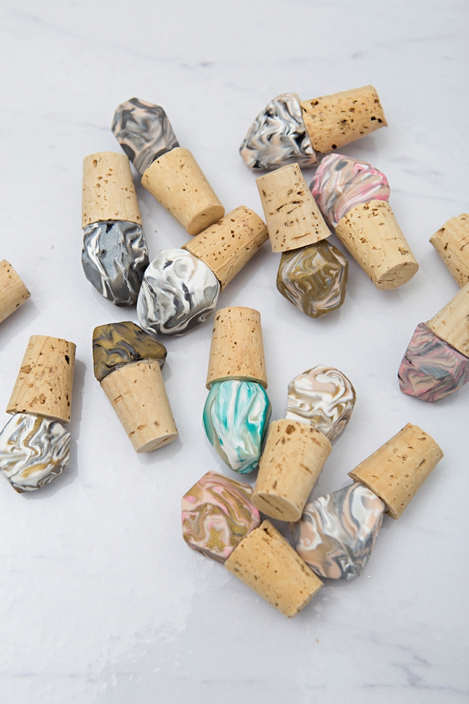 Check out these DIY marble gemstone wine stoppers, great cheap wedding favors!